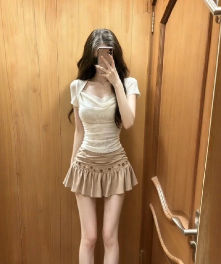 한 부서 프릴 오프숄더 반팔 티셔츠 맨위 여성 여름 새로운 Chic 디자인 센스 주름 반 스커트 세트