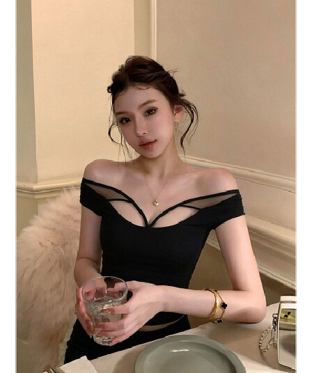 섹시함 바람 핫걸 홀로우 아웃 오프숄더 검정색 반팔 티셔츠 여성 여름 몸매 가꾸기 슬림해 보이는 Chic 고급 센스 맨위