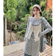 批发奶系穿搭一整套女早<b class='q'>春</b>韩系叠穿套装内搭打底衫吊带背心马甲两件套