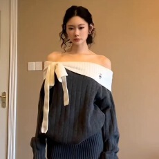 灰色一字肩长袖针织连衣裙女秋冬小个子收腰修身包臀短裙子早秋季