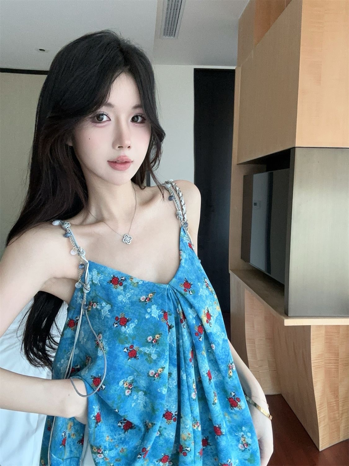휴가 바람 레트로 파란색 꽃무늬 캐미솔 여름 새로운 달콤함 프릴 민소매 핫걸 해변가 맨위