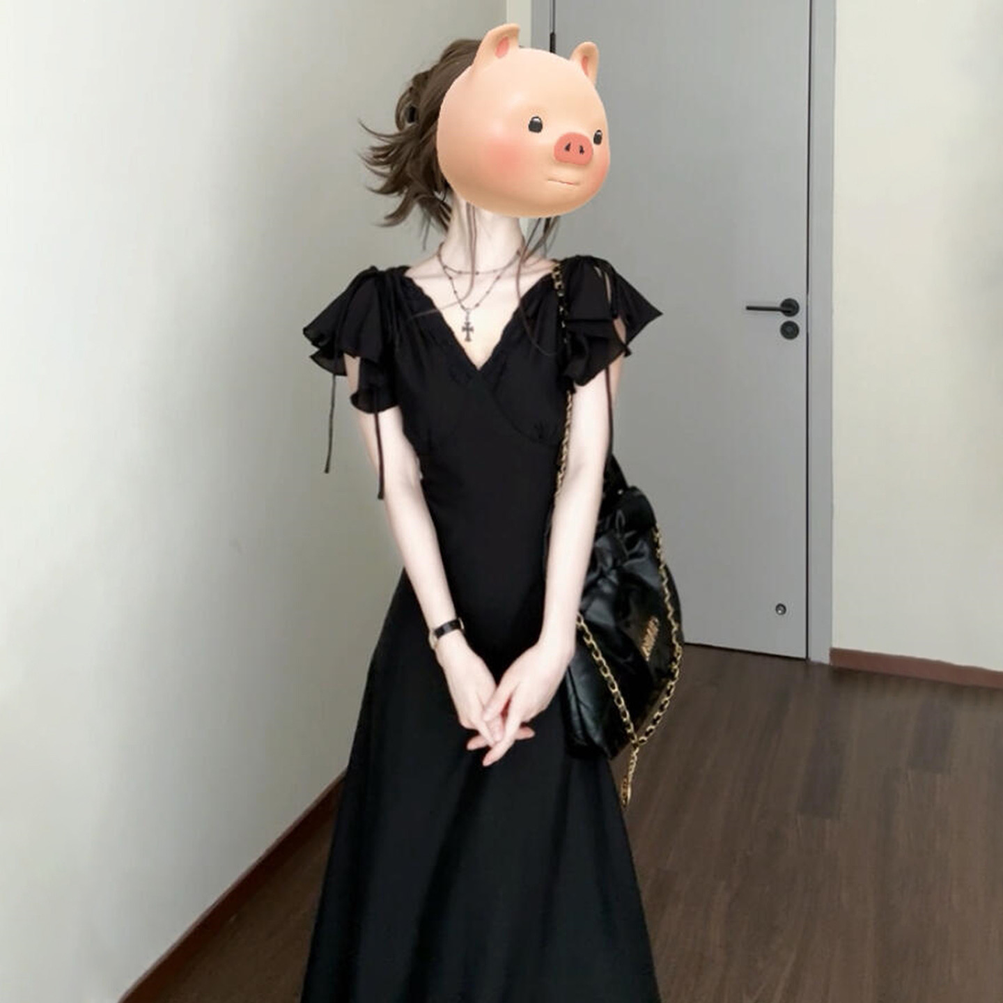 그는 벤 바람 프랑스식 검정색 V넥 점프 슈트 치마 여성 의류 여름 2025 새로운 폭발 고급 센스 품격 길다