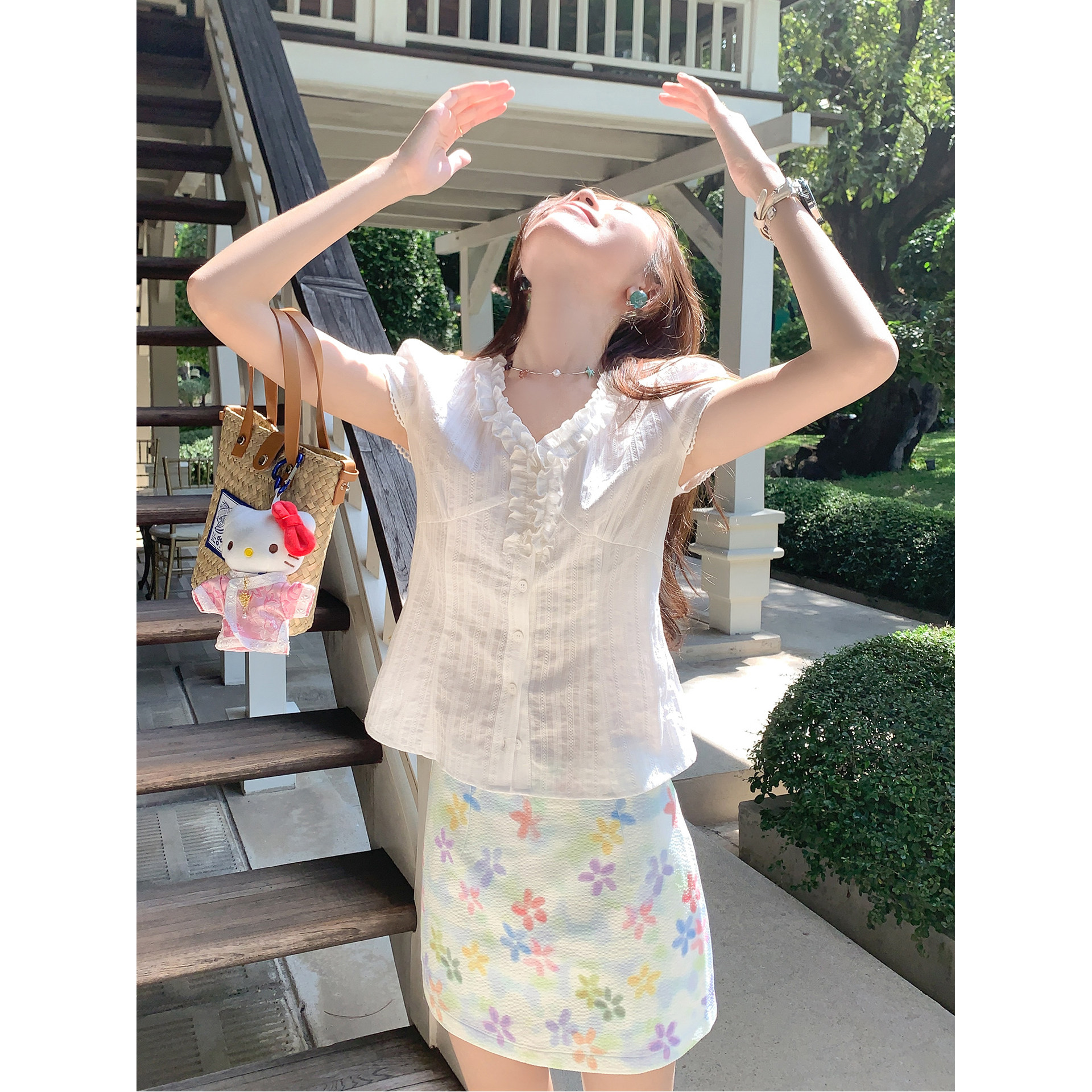 한 부서 프릴 화이트 V넥 반팔 여성 셔츠 여름 허리 수축 셔츠 맨위