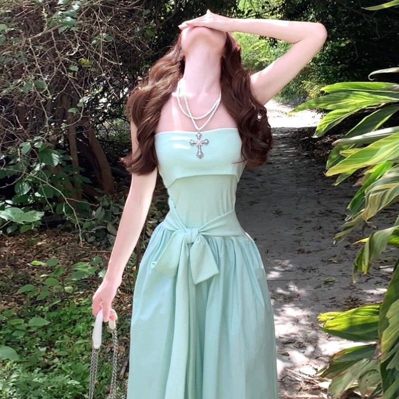 2026 여름 새로운 프랑스식 박하 녹색 튜브탑 드레스 아이들 해변가 휴가 바람 허리 수축 오프숄더 롱 스커트