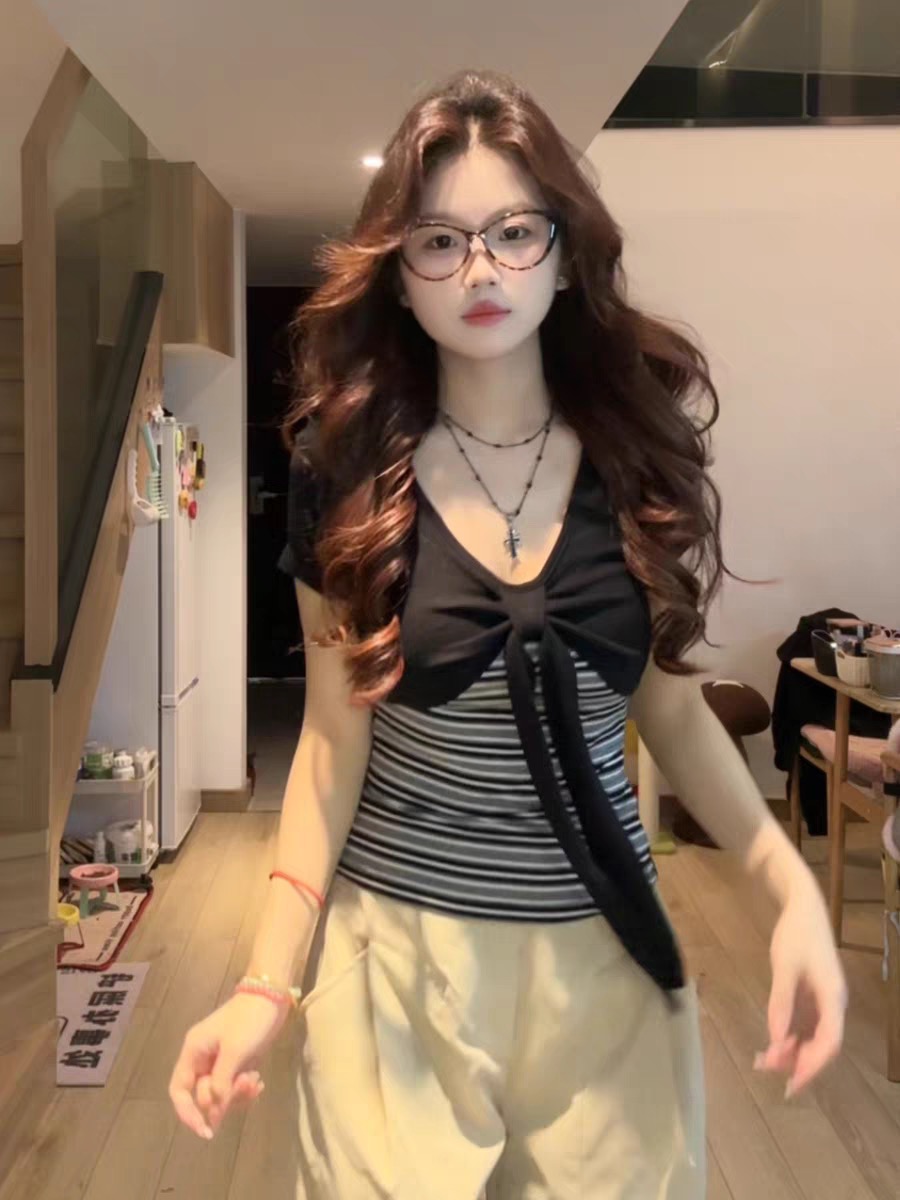 원본 주간 실크 사람들 면 섹션 여름 티셔츠 여성 스트라이프 페이크 레이어드 V넥 반팔 몸매 가꾸기 슬림해 보이는 나비 매듭 맨위