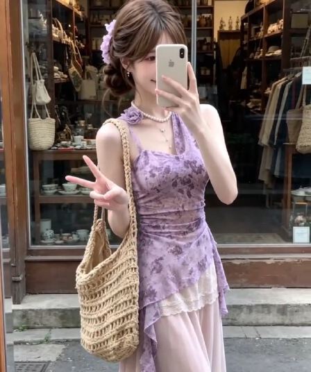 불규칙 보라색 꽃무늬 행침 목 캐미솔 여름 프릴 디자인 센스 허리 수축 순수한 욕망 핫걸 맨위