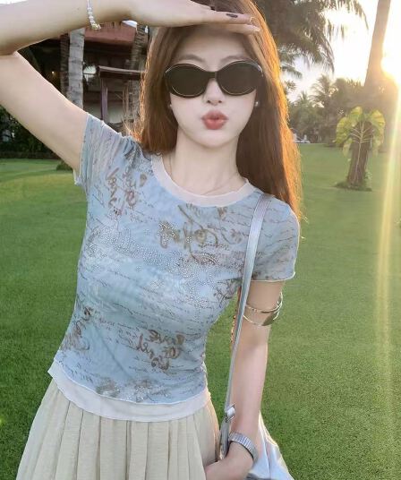 한 부서 파란색 페이크 레이어드 쇼트 스타일 긍정적 인 어깨 반팔 티셔츠 여성 여름 몸매 가꾸기 작은 키 디자인 센스 작은 대중 맨위