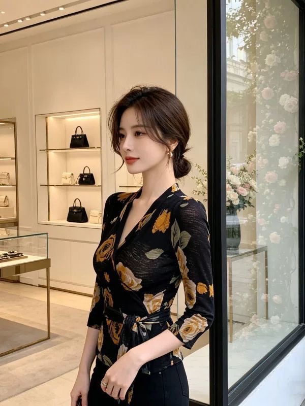 검정색 꽃무늬 레이스업 여성 셔츠 봄 새로운 빅 사이즈 mm 아메리칸 세련된 품격 몸매 가꾸기 슬림해 보이는 연령 감소 맨위