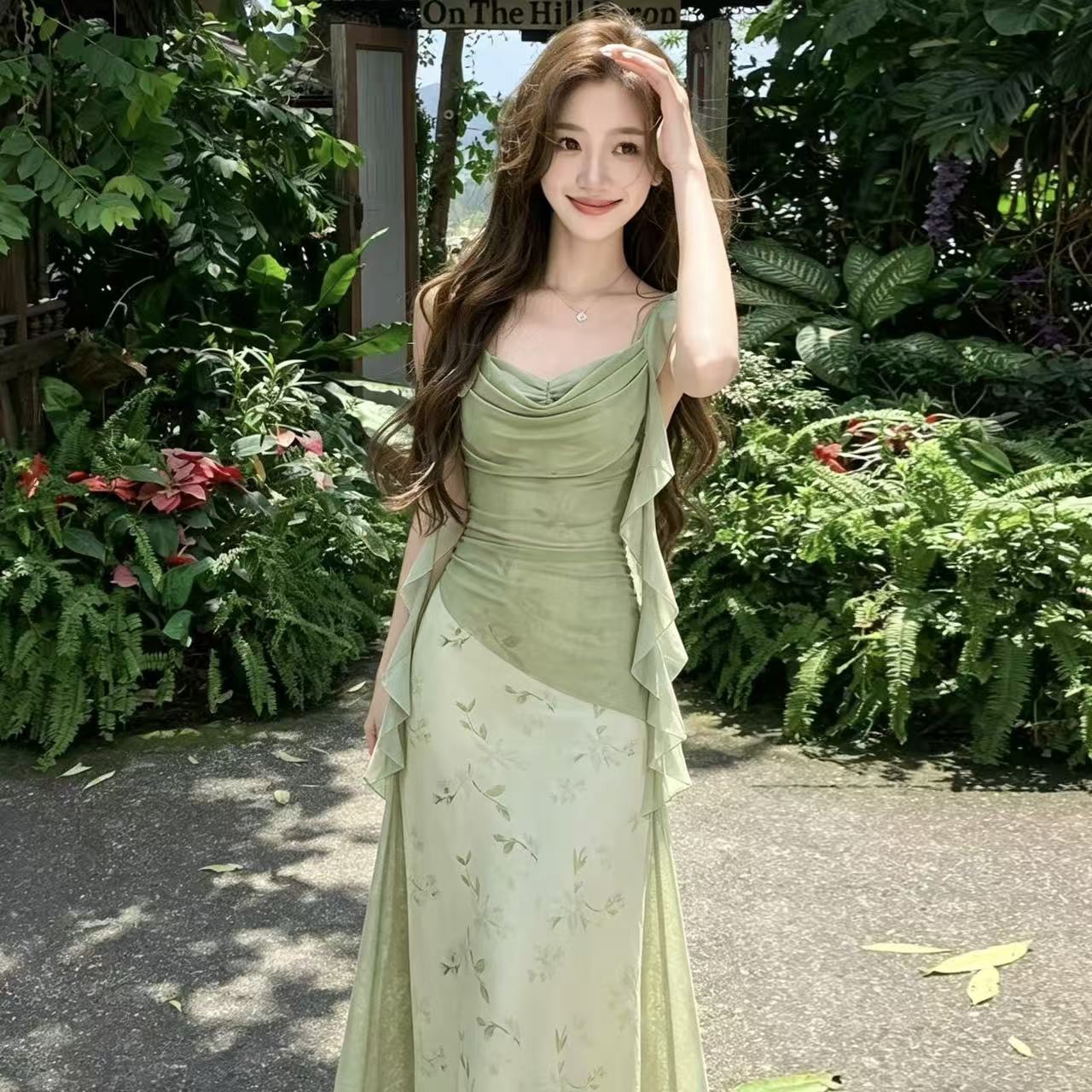 2026 여름 새로운 순수한 욕망 슬립 드레스 녹색 프린트 몸매 가꾸기 품격 롱 스커트 해변가 휴가 분위기 센스