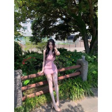 批发法式设计感粉色翻领无袖背心<b class='q'>连衣裙</b>女夏季小个子短款性感包臀裙子