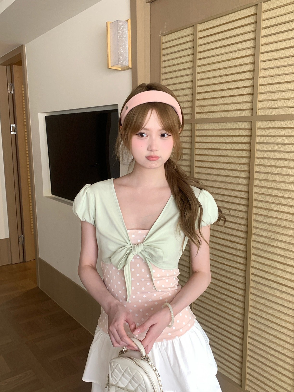 210 그램 좋은 면 달콤함 페이크 레이어드 도트 무늬 반팔 티셔츠 여성 여름 디자인 센스 나비 매듭 스트랩 몸매 가꾸기 맨위