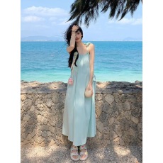 批发温柔风吊带<b class='q'>连衣裙</b>女夏季新款高级感甜美清凉感气质百搭中长款裙子
