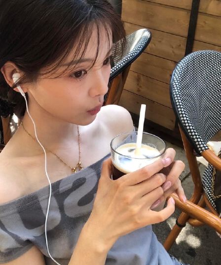 양모 오프숄더 프린트 홀치기 염색 작은 대중 허리 수축 반팔 티셔츠 여성 여름 새로운 핫걸 쇼트 스타일 슬림해 보이는 맨위