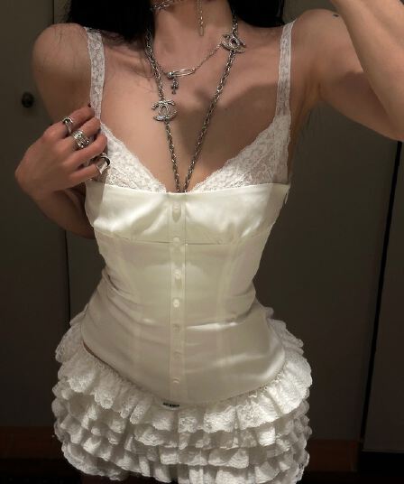 프랑스식 순수한 욕망 화이트 레이스 몸매 가꾸기 슬림해 보이는 패치워크 페이크 레이어드 조끼 슬립 여성 봄 여름 케이크 반신 미니 스커트