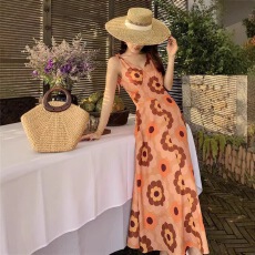 法式复古橘色v领印花吊带连衣裙女夏新款海边度假超好看气质长裙