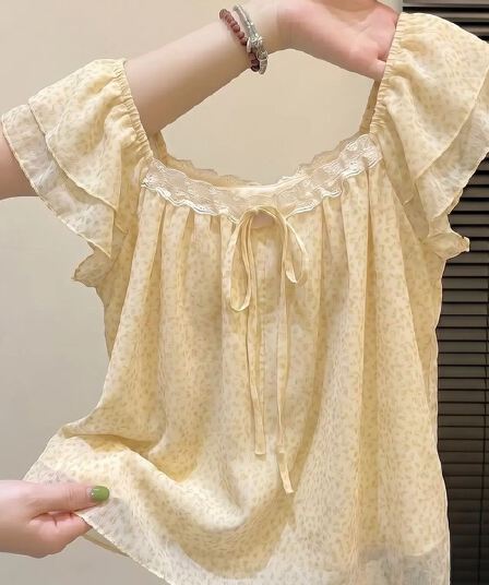 2026 년 여름 새로운 프랑스식 부드러운 바람 우유 황색 꽃무늬 광장 칼라 레이스 시폰 셔츠 여성 루즈핏 연령 감소 맨위