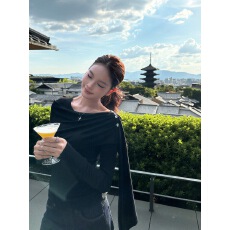 批发羊绒围裹式单肩披肩秋季<b class='q'>打底衫</b>长袖女双层荡领设计感气质上衣T恤