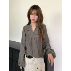 批发韩版高级感洋气松弛感显瘦<b class='q'>百搭</b>长袖V领别致双排扣短款<b class='q'>衬衫</b>上衣女