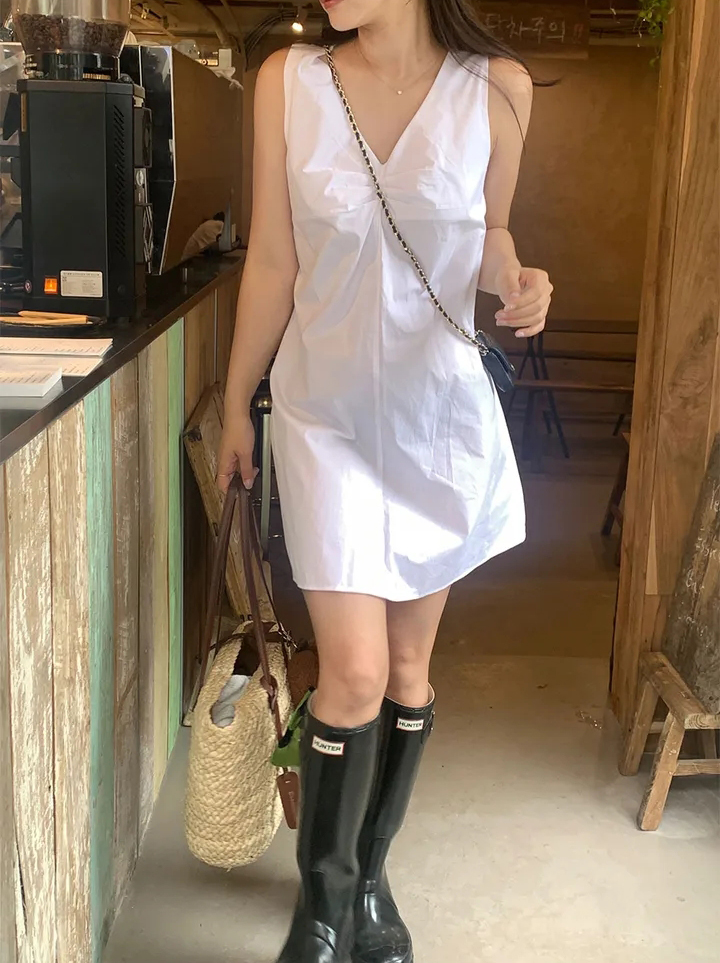 한 부서 V넥 민소매 화이트 여성 드레스 여름 새로운 루즈핏 슬림해 보이는 A라인 스커트 작은 키 조끼 스커트