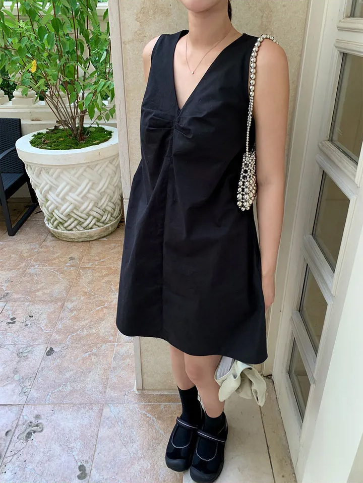 한 부서 V넥 민소매 화이트 여성 드레스 여름 새로운 루즈핏 슬림해 보이는 A라인 스커트 작은 키 조끼 스커트