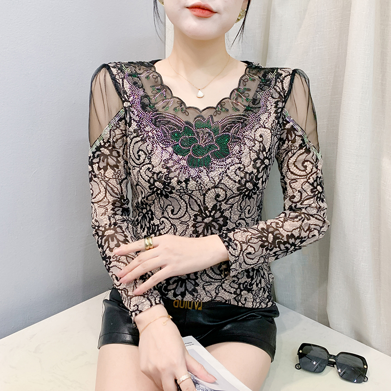 실사 2026 년 봄 여름 새로운 긴팔 패션 외국 가스 V넥 레이스 칼라 핫픽스 패치워크 망사 슬림해 보이는 연령 감소