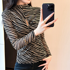 批发实拍2026春<b class='q'>夏</b>新款性感气质半高领T恤长袖镂空钉珠条纹网纱上衣女