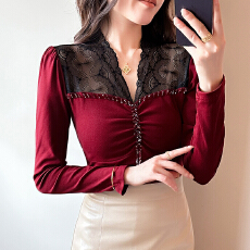 批发实拍春夏新款时尚洋气蕾丝拼接镂空手工钉珠气质设计感上衣打底衫