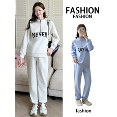 批发实拍2026早春季新款翻领半拉链简约字母印花时尚<b class='q'>百搭</b>两件套装