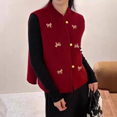 新中式气质国风红色马甲女装2026秋季新款本命年休闲马夹外套上衣