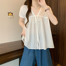 批发实拍实价 新款设计感V领正肩短袖衬衫娃娃衫