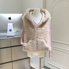 批发番茄侠 暖冬羊咩咩 皮毛一体羊羔毛连帽马甲女仿皮草无袖毛毛外套