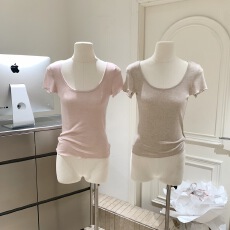 批发YUYUREAL 裸感系列 天丝羊毛大U领木耳边设计辣妹修身收腰百搭t恤
