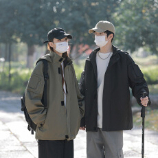 批发2025春秋季新款<b class='q'>休闲</b>冲锋衣运动外套男女学生情侣潮流防水<b class='q'>户外</b>夹克