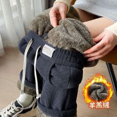 2025年冬新款保暖加厚羊羔绒宽松直筒休闲长裤灯芯绒加绒阔腿裤女