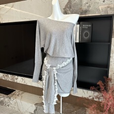 批发Hotdog 热狗很辣【 琉璃月光 】斜肩针织上衣+半裙+屁帘时尚套装