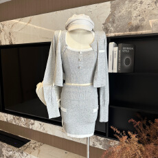 批发陈允朵*nana*清冷感浅灰色<b class='q'>背心</b>翻领半裙长袖短款开衫针织三件套