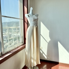 批发Hotdog 热狗很辣香氛美人白色蕾丝边百褶抹胸内搭外穿<b class='q'>连衣裙</b>