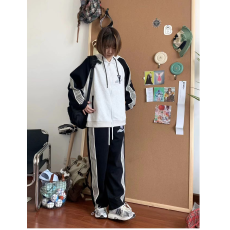 批发学院风休闲运动女秋<b class='q'>冬</b>季显瘦舒适卫衣两件套（有加绒和不加绒）