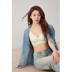 批发无痕蕾丝花边果冻条软支撑提拉内衣文胸小胸聚拢防下垂收副乳文胸