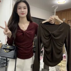 批发纯欲设计感扭结V领长袖<b class='q'>T</b><b class='q'>恤</b>女2025秋季新款抽褶修身显瘦洋气短上衣
