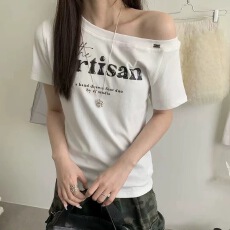 批发2026春夏新款韩系性感风斜领露肩字母T恤上衣女ins