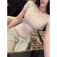 批发夏季韩系<b class='q'>碎花</b>正肩短袖T恤女打底衫修身显瘦独特漂亮巨好看的<b class='q'>上衣</b>