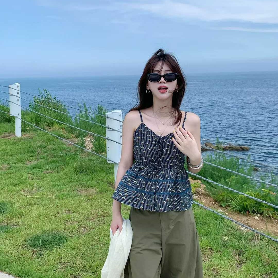 여성 의류 한 스타일 미학 V넥 인사이드 가져 가라. 외출용 꽃무늬 맨위 여성 짧은 허리 수축 슬림해 보이는 작은 셔츠 슬립
