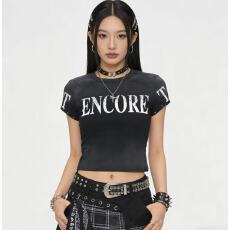 批发字母印花<b class='q'>个性</b>喷染短款修身显瘦上衣时尚铆钉装饰短袖<b class='q'>T</b><b class='q'>恤</b>