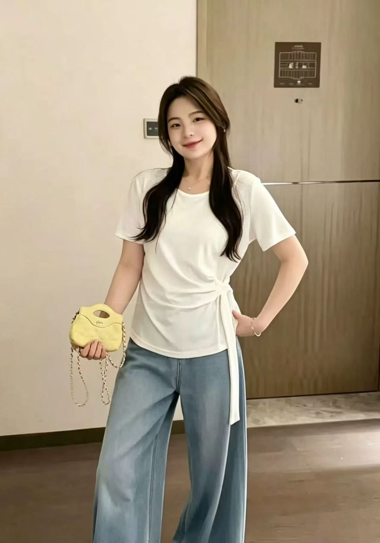 2026 여름 한국 스타일 디자인 센스 불규칙 핀치 Pleat 레이스업 허리 수축 슬림해 보이는 반팔 티셔츠 여성