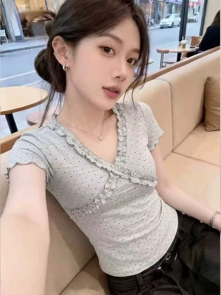 여름 불규칙 작은 대중 아니요 명중 섹션 도트 무늬 섹시함 V넥 반팔 티셔츠 여성 아름다운 몸매 가꾸기 슬림해 보이는 쇼트 스타일 맨위