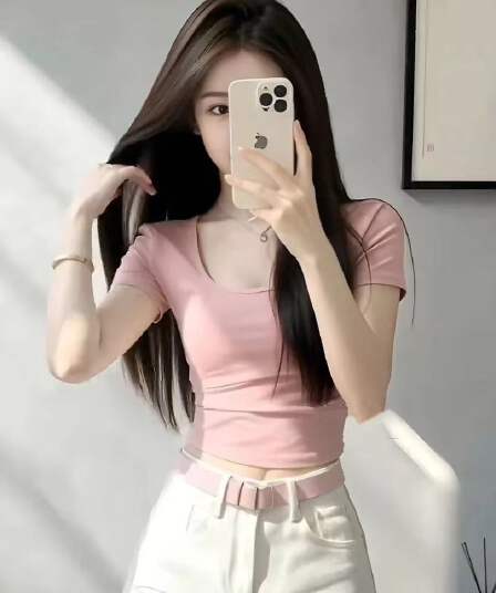 한 부서 달콤한 핫걸 핑크색 광장 칼라 반팔 티셔츠 여성 2026 년 여름 몸매 가꾸기 슬림해 보이는 이슬 쇄골 쇼트 스타일 맨위