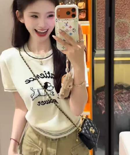 한 부서 강아지 알파벳 반팔 니트 스웨터 2026 여름 몸매 가꾸기 슬림해 보이는 패션 외국 가스 연령 감소 쇼트 스타일 맨위 트렌디