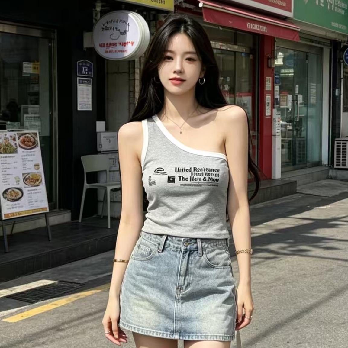 검정색 비스듬한 어깨 쇄골 캐미솔 여름 외출용 몸매 가꾸기 오프숄더 맨위 핫걸 바람 작은 대중 미니멀리즘 디자인 센스