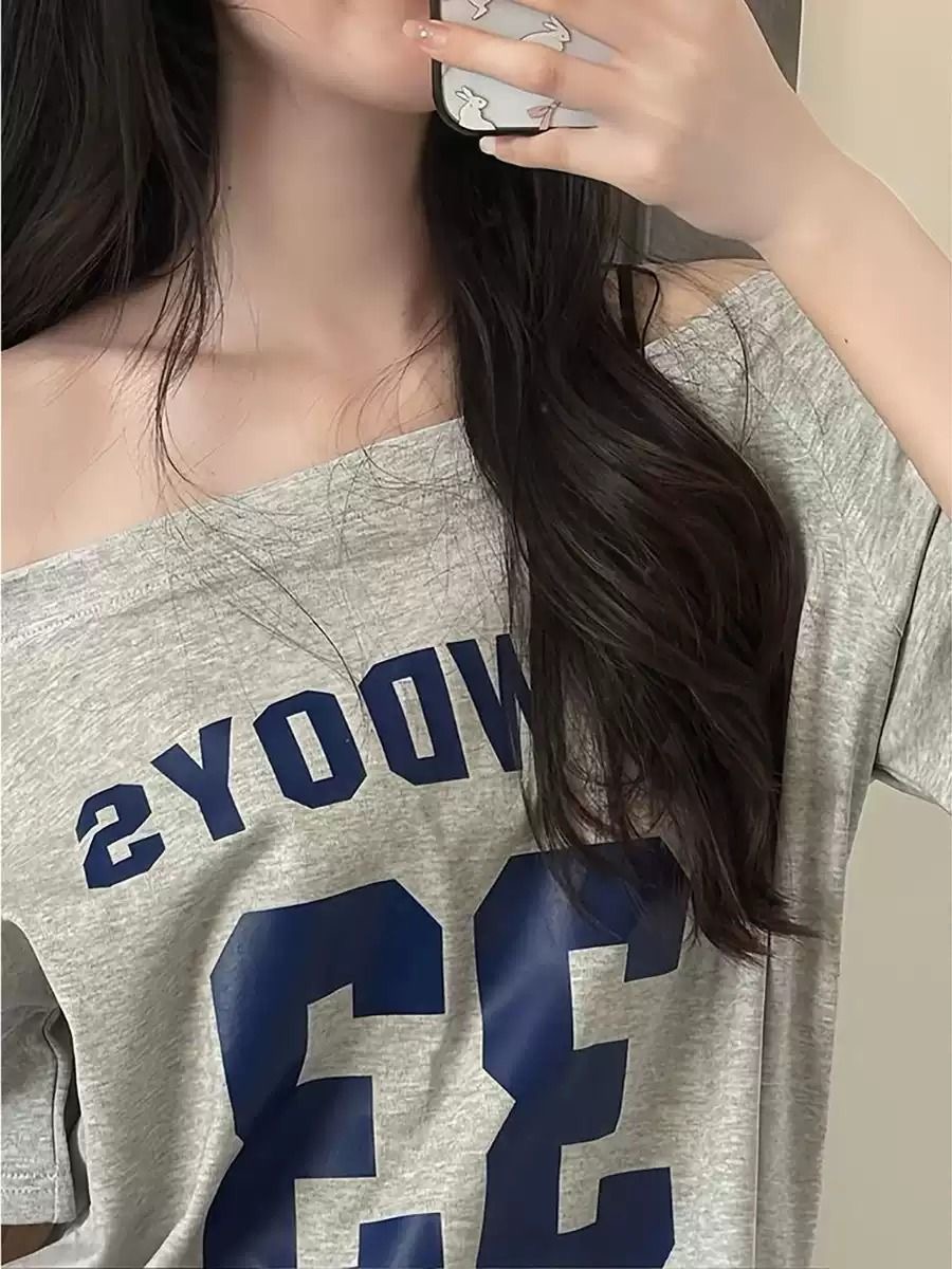 아메리칸 레트로 학원 스타일 비스듬한 어깨 면 소재 반팔 티셔츠 여성 여름 oversize 디자인 센스 작은 대중 오프숄더 맨위